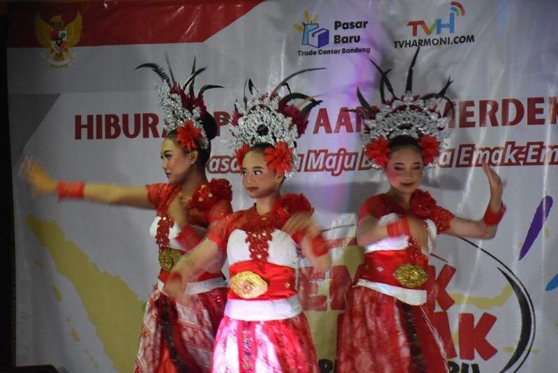 Sejumlah Artis Meriahkan ‘Gebyar 17-an With Emak-emak Pasar Baru’
