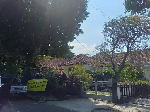 Rumah Milea dalam Film Dilan Kini Dipasangi Spanduk Larangan Berfoto