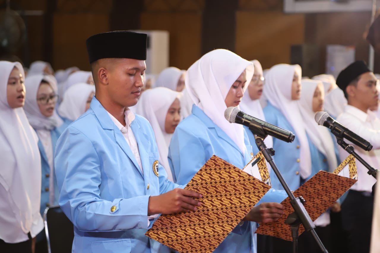 Unisba Lantik Lebih dari 2.000 Mahasiswa Baru, Rektor: Mereka Bagian Khoiro Ummah yang Mengajak Pada Kebaikan