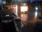 Hujan Pertama Sejak Dua Bulan, Jalan Kerkof Cimahi Terendam Banjir Cileuncang