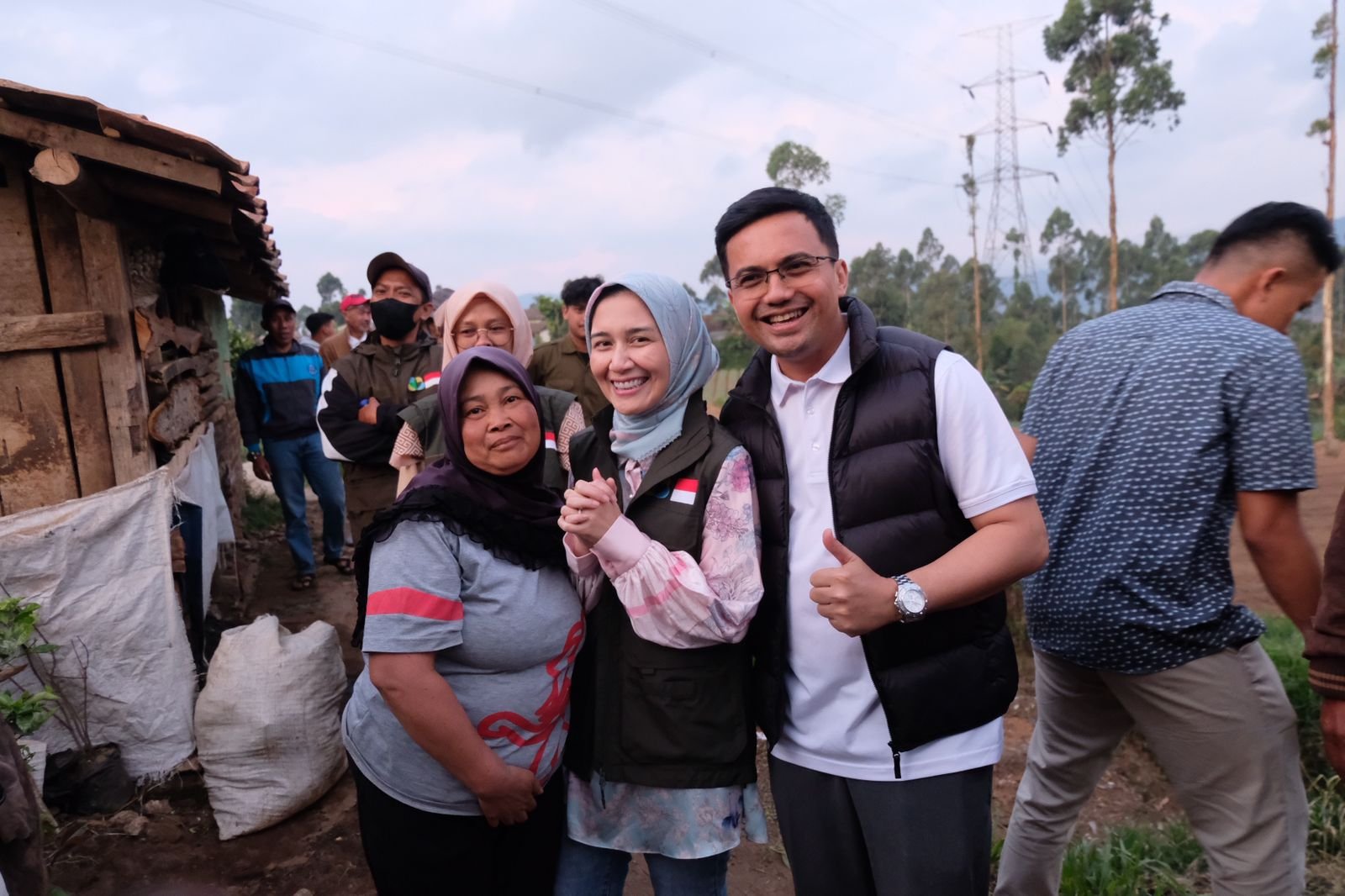 Kedatangan Sahrul Gunawan Disambut Bahagia Korban Gempa Bumi