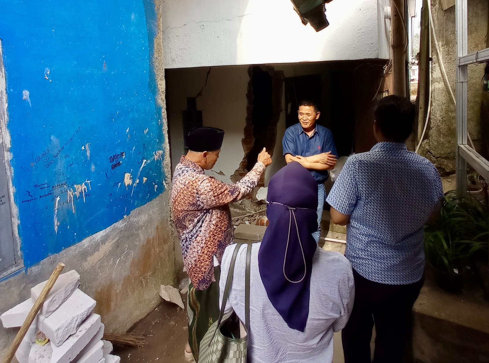 PT Pegadaian Jabar Berikan Bantuan kepada Korban Gempa Bumi di Kabupaten Bandung