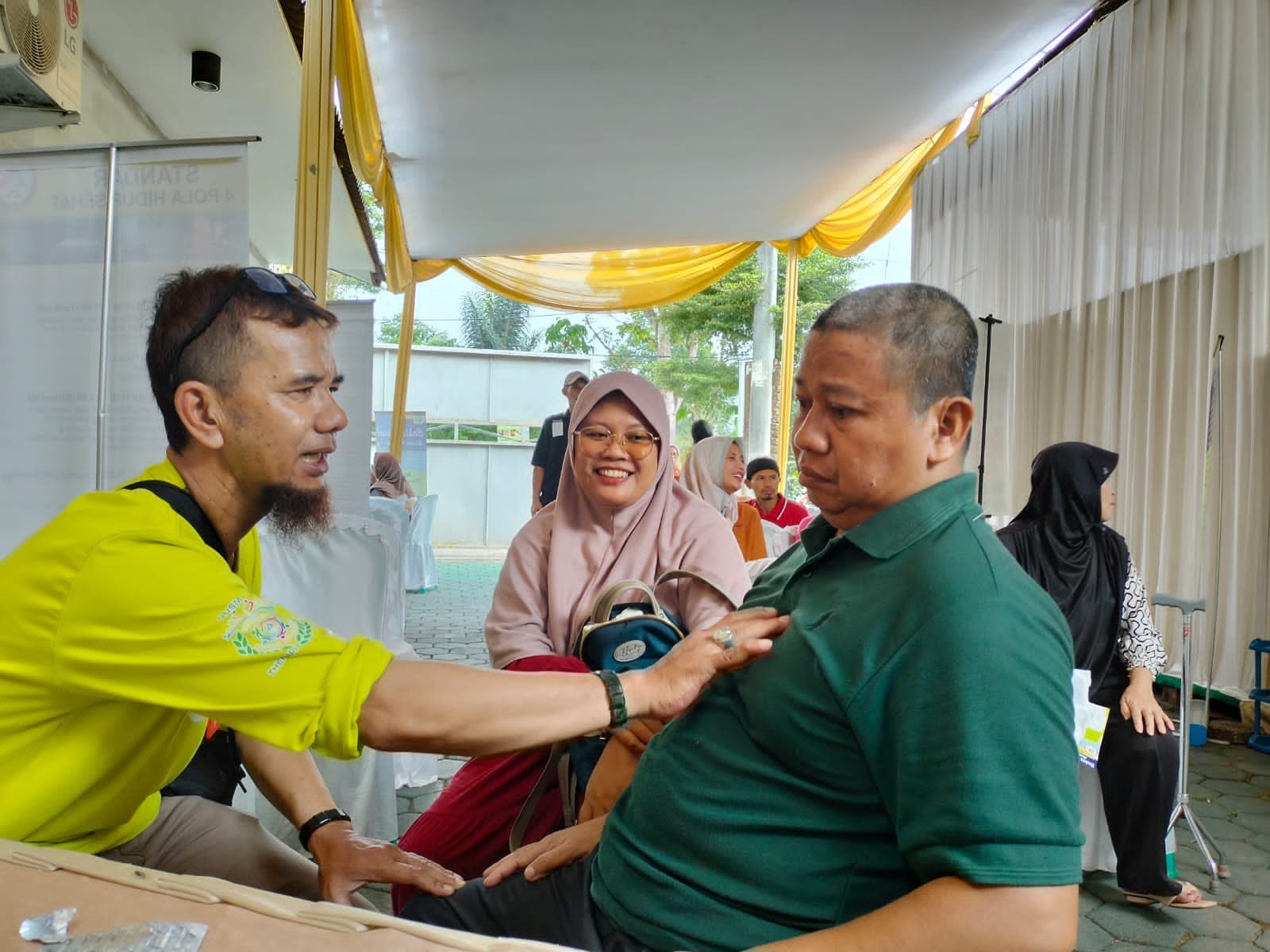 Warga Kabupaten Purwakarta dan Sekitarnya Antusias Ikut Baksos Gusmus Raksa Jasad