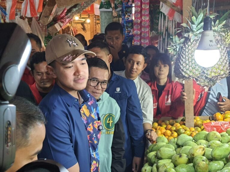 Kaesang Pangarep Turun Sosialisasi Pasangan EDUN di Pilkada Bandung Barat