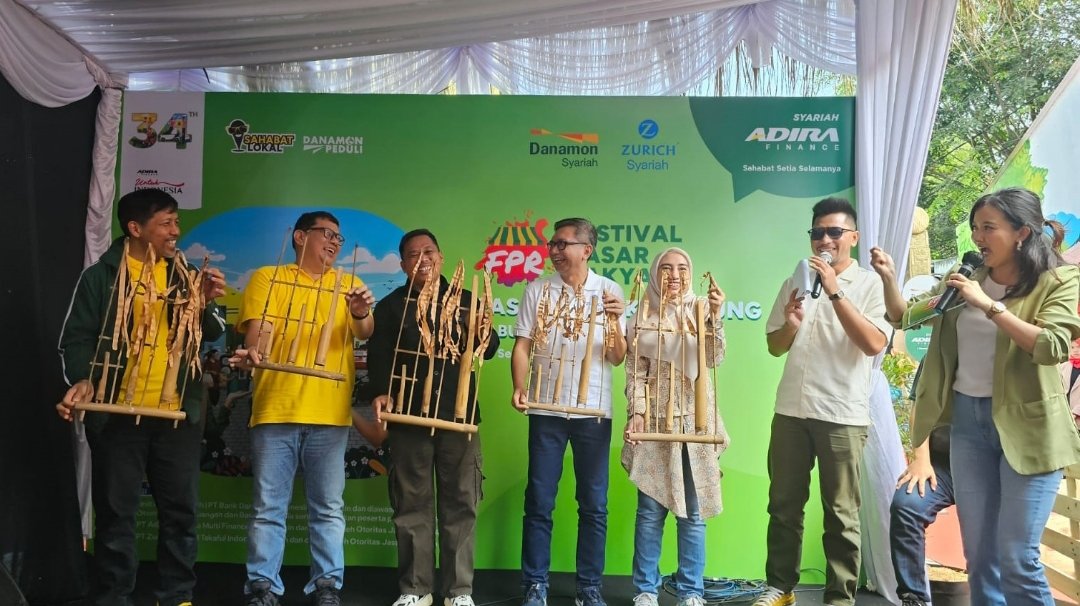 Dorong Pertumbuhan Ekonomi Lokal, Adira Finance Syariah, Danamon Syariah, dan Zurich Syariah Perdana Gelar Festival Pasar Rakyat (FPR) 2024 di Pasar Rangkasbitung