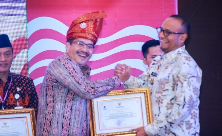 Gerakan Pembagian 10 Juta Bendera di Subang, Mendapat Apresiasi Kemendegri