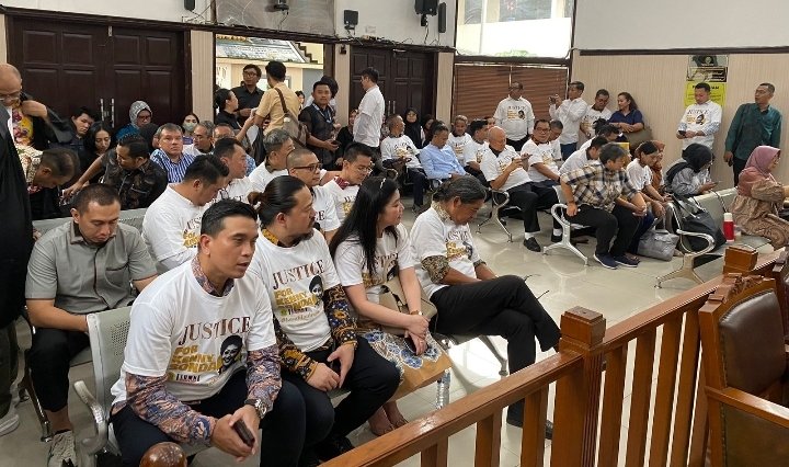 Alumni Universitas Parahyangan Gelar Aksi Solidaritas untuk Meminta Keadilan bagi Kenny Wisha Sonda