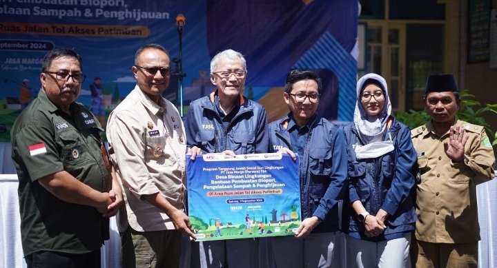 Peduli Wilayah Binaan, PTJSL Serahkan Bantuan Pembuatan Biopori di Area Ruas Jalan Tol Akses Patimban