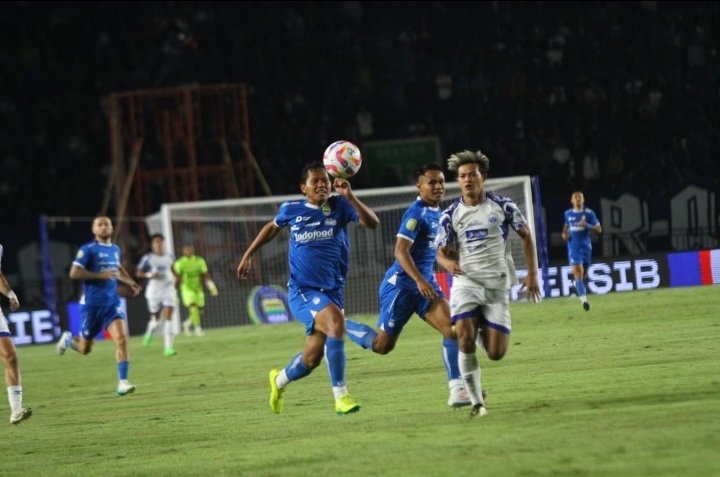 Persib Bandung Raih Kemenangan 2-1 Saat Jamu PSIS Semarang