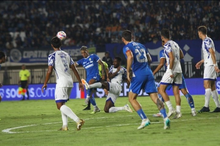 Persib Bandung Raih Kemenangan 2-1 Saat Jamu PSIS Semarang
