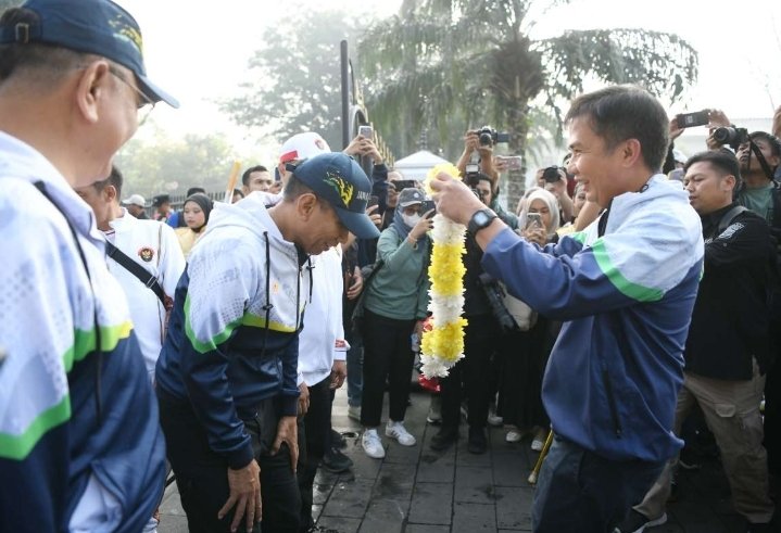Pj. Gubernur Jawa Barat Bey Machmudin Sambut Kedatangan Kontingen PON Kebersamaan Kunci Jabar Hattrick Juara Umum