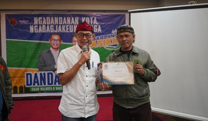 Pasangan Calon Walikota dan Wakil Walikota Bandung Nomor Urut 1 Dandan Riza Wardana dan Arif Wijaya Kukuhkan Duta Komunikasi Ngandandanan Bandung