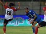 Sempat Tertinggal, Persib Bandung Ungguli Madura United 2-1 Lewat Gol Del Pino dan Adam Alis