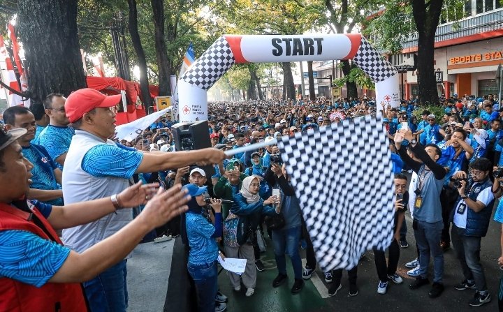 Pemkot Bandung Gelar Jalan Sehat dan Donor Darah Massal Peringati Hari Palang Merah Internasional