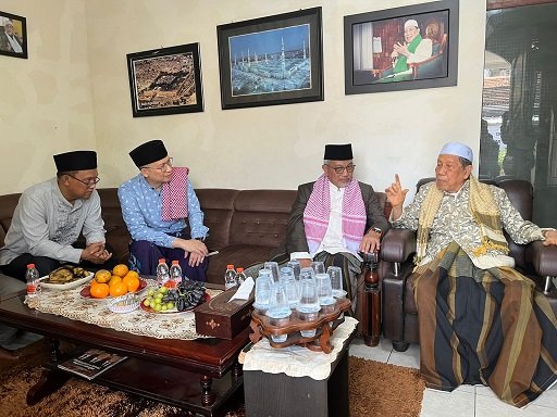 Sowan ke Tokoh Ulama Cianjur, Ahmad Syaikhu Dapat Doa dan Dukungan Menang Pilgub Jabar 2024