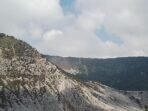 Hutan di Area Sekitar Gunung Tangkuban Parahu Terbakar