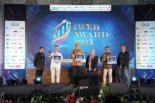 bank bjb Raih Penghargaan Pengembangan UMKM Terbaik dari IWEB