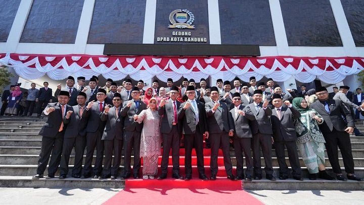 Sah! 50 Anggota DPRD Kota Bandung 2024-2029 Resmi Dilantik