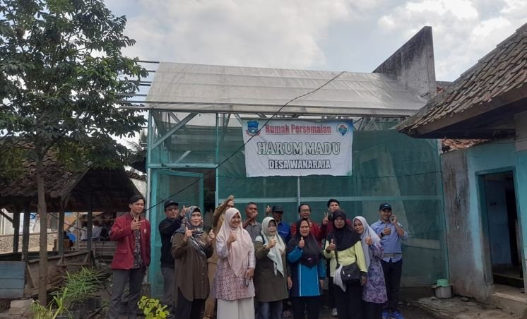 Dukung Ketahanan Pangan Keluarga di Desa Wanaraja Garut, Tim PKM USB YPKP Inisiasi ‘Harum Madu Plus’