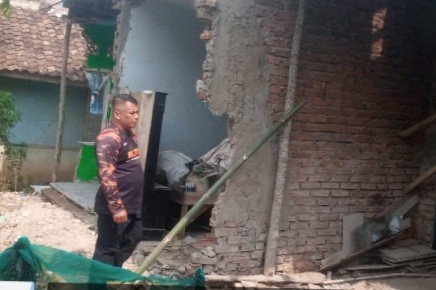 Diterjang Hujan Deras, Satu Rumah di Kecamatan Saguling Bandung Barat Rusak Berat