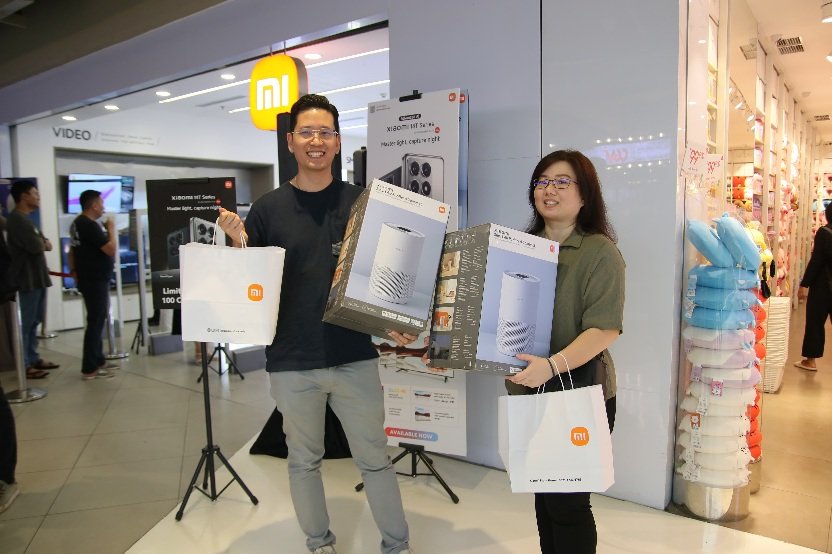Ribuan Pelanggan Serbu Toko Penjualan Perdana Xiaomi 14T Series