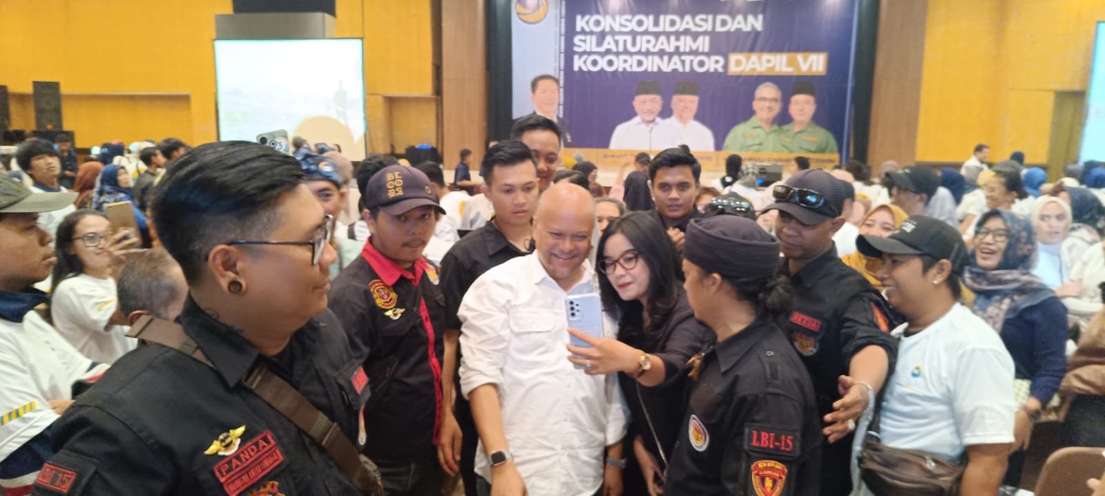 Sapa Warga Bandung, Ilham Habibie Sampaikan pada Warga Soal Pentingnya Pengembangan Sektor Industri Hingga Buka Lapangan Pekerjaan