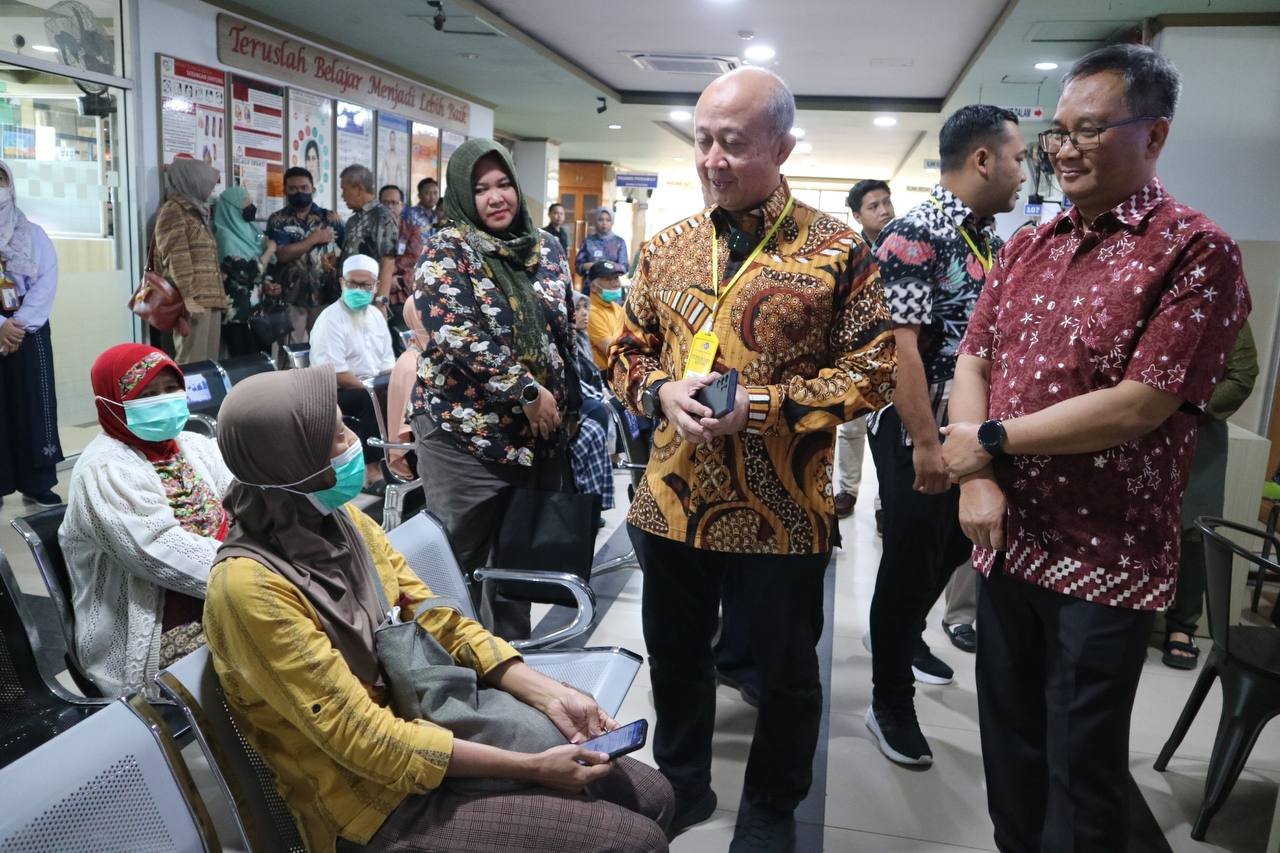 Direktur Teknologi Informasi BPJS Kesehatan Kunjungi RS Karisma Cimareme Bandung Barat, Pastikan Sistem Antrean Online JKN Berjalan Baik