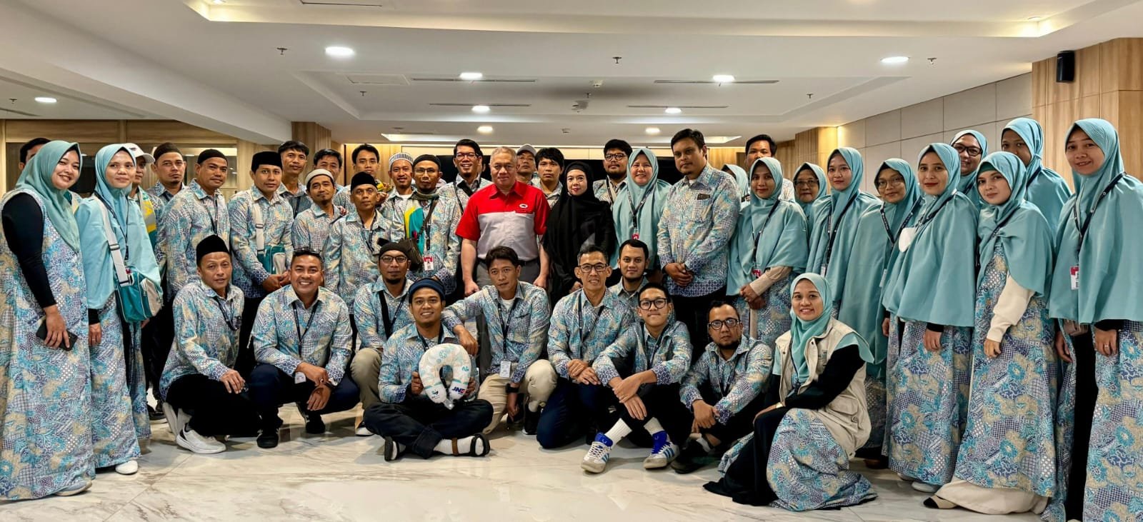 JNE Berangkatkan 559 Karyawan Ibadah Umrah