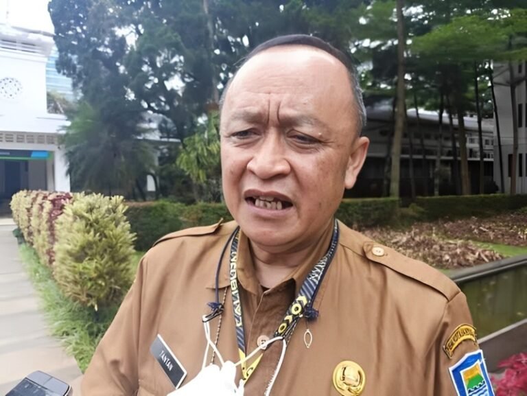SMPN 60 Bandung, Upaya Pemkot Perluasan Akses Pendidikan