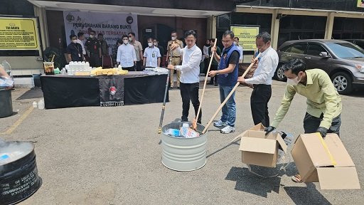 Ratusan Ribu Obat Keras Dimusnahkan di Bandung
