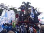 Ribuan Buruh di Bandung Barat Turun ke Jalan, Tuntut UMK Naik 100 Persen
