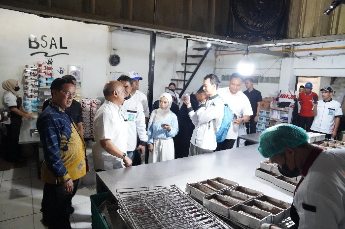 Cawagub Jawa Barat, Ilham Habibie Kunjungi UMKM di Lembang untuk Mendukung Kemajuan Ekonomi Lokal