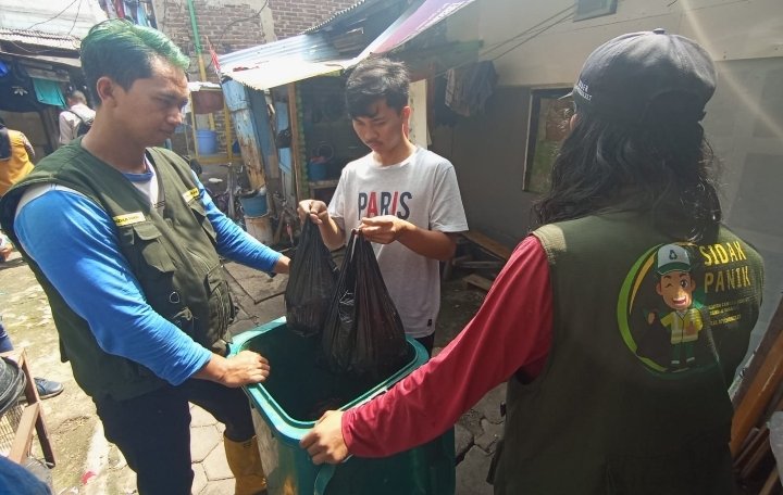 Layanan Jemput Bola Sampah Organik di Lio Genteng, Nyengseret, Kota Bandung