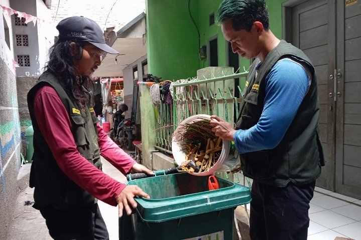Inovasi Kelurahan Nyengseret Kota Bandung Kelola Sampah: Bank Sampah Berseri dan Sidak Panik Berhasil Kurangi Timbulan Sampah hingga 43 Ton dalam Setahun