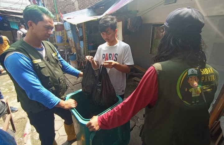 Inovasi Kelurahan Nyengseret Kota Bandung Kelola Sampah: Bank Sampah Berseri dan Sidak Panik Berhasil Kurangi Timbulan Sampah hingga 43 Ton dalam Setahun