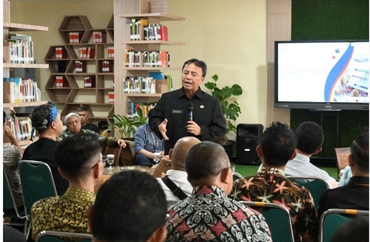 Sekda  Jawa Barat Herman Suryatman Dorong Pasar Tradisionaldi Jabar Miliki Tata Kelola Persampahan yang Baik Bukan hanya untuk Berbelanja, Bisa jadi Tempat Healing