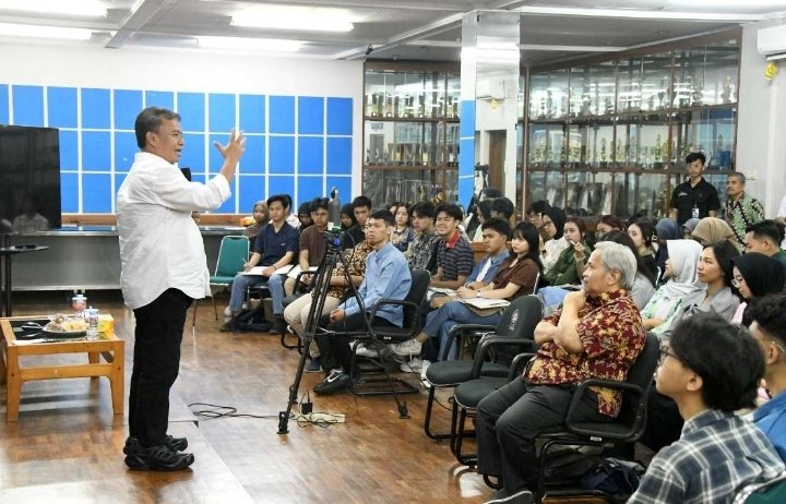 Sekda Jawa Barat Herman Suryatman Dorong Mahasiswa Fisip Unpad Hadirkan Tata Kelola Pemerintah Lebih Baik di Masa Depan