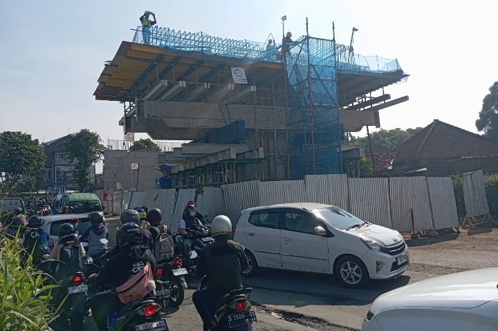 Warga Keluhkan Pembangunan Flyover Nurtanio Kota Bandung yang Belum Kunjung Rampung