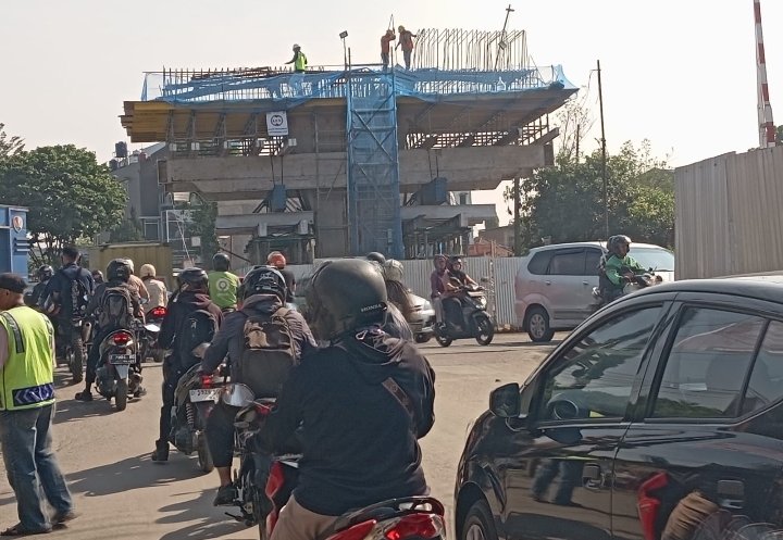 Warga Keluhkan Pembangunan Flyover Nurtanio Kota Bandung yang Belum Kunjung Rampung