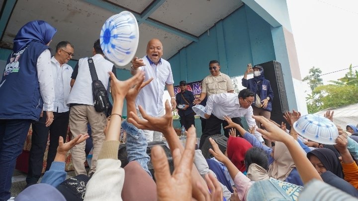 Kunjungi Pasar Rakyat di Garut, Ilham Habibie Soroti Turunnya Daya Beli Masyarakat