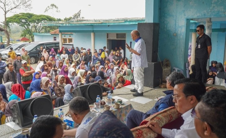 Kunjungi Pasar Rakyat di Garut, Ilham Habibie Soroti Turunnya Daya Beli Masyarakat