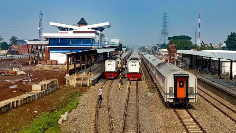 Imbas Proyek Switch Over Penumpang Membludak di Stasiun KA Rancaekek