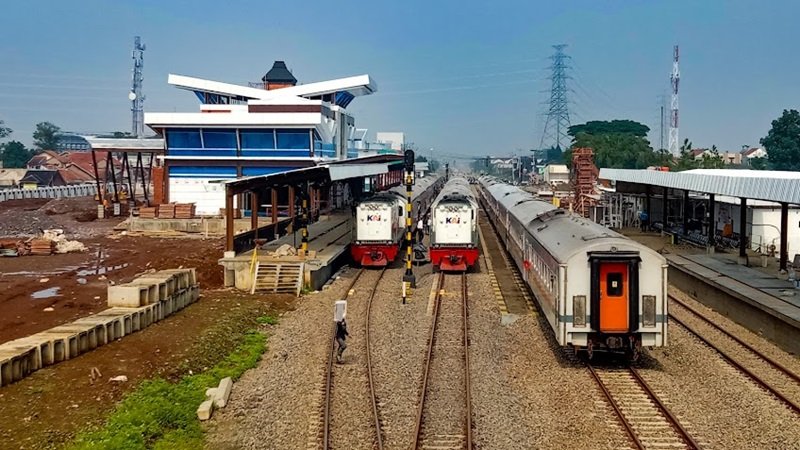 Imbas Proyek Switch Over Penumpang Membludak di Stasiun KA Rancaekek