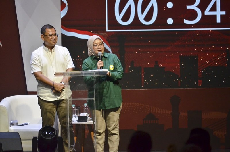 Debat Publik, Yena Masoem Soroti Perda – Pengelolaan Sampah