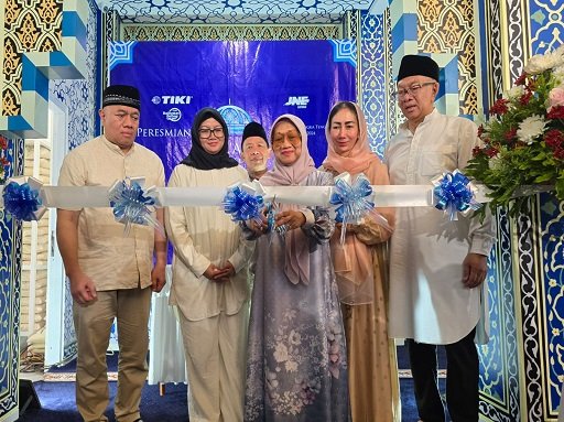 Pendiri TIKI dan JNE Meresmikan Masjid Nur’aini di Kurau Barat, Kepulauan Bangka Belitung