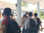 Kekurangan Kelas di SMPN 60 Bandung, Siswa Terpaksa Belajar di Lorong