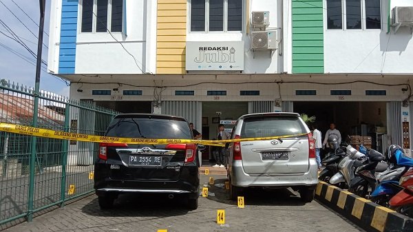 Kantor Redaksi Jubi Dilempari Bom Molotov, 2 Mobil Terbakar