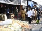Usai Lakukan Peninjauan, Sekda Jabar Herman Suryatman Koordinasikan Penanganan Sampah Pasar Caringin Kota Bandung