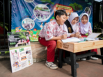Nestle Indonesia Distribusi 5000 Bangku Daur ulang ke Sekolah Dasar