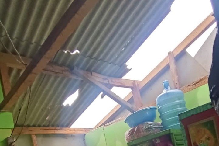Empat rumah di Batujajar Bandung Barat Rusak Terdampak Hujan Disertai Angin Kencang